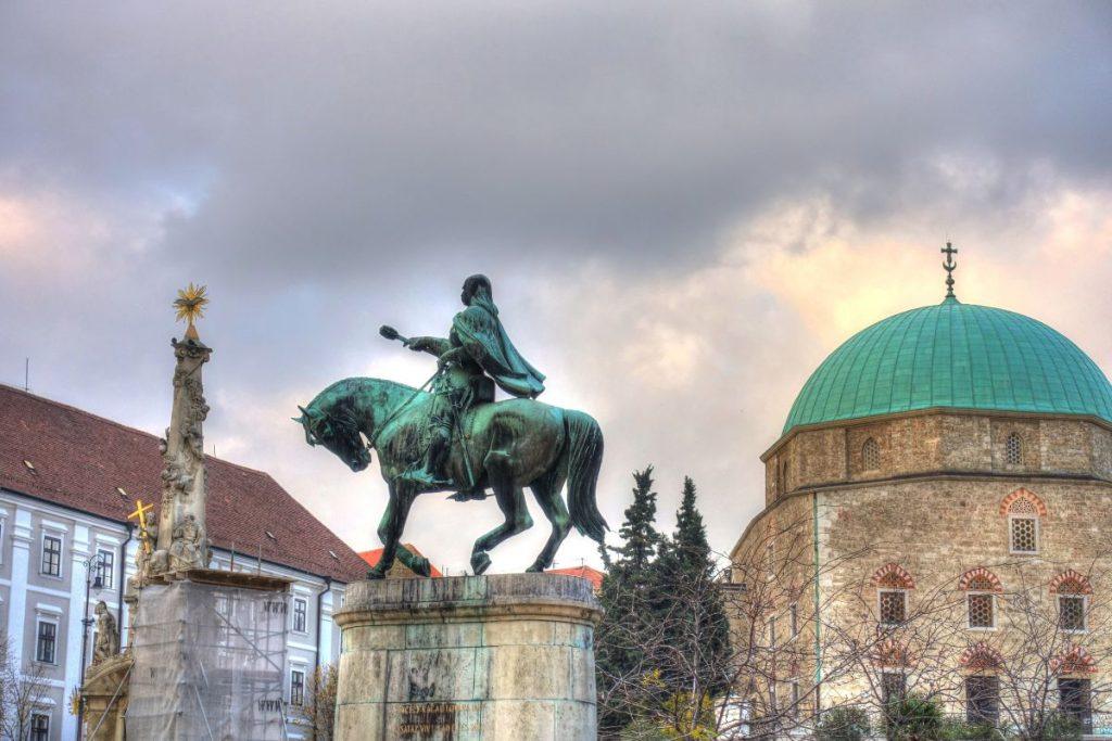 Orbanas privedė Vengrijos ekonomiką prie žemumų. Ryškėja siekis bendradarbiauti su Rusija. Ekonominė stagnacija