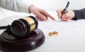 Pagrindinė skyrybų priežastis: kodėl taip elgiamės ir ką galėtume daryti kitaip