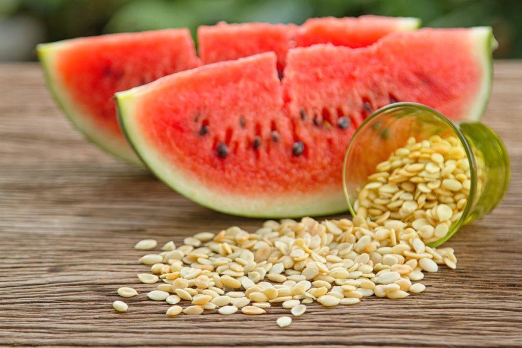 Paimkite šiek tiek arbūzų sėklų ir įmeskite į verdantį vandenį: rezultatas jus nustebins! Kaip paruošti arbūzų sėklų nuovirą?