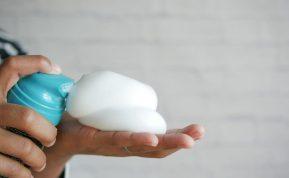 Paimkite skutimosi putas ir naudokite jas kitaip, nei esate įpratę: taip sutaupysite laiko ir pinigų!