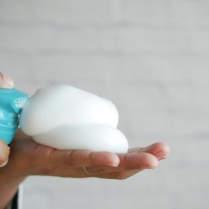 Paimkite skutimosi putas ir naudokite jas kitaip, nei esate įpratę: taip sutaupysite laiko ir pinigų!