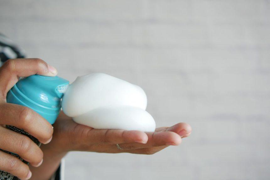 Paimkite skutimosi putas ir naudokite jas kitaip, nei esate įpratę: taip sutaupysite laiko ir pinigų!