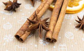 Pakanka vos keturių šaukštų: šis kvapas per kelias minutes namams suteiks šventinę nuotaiką