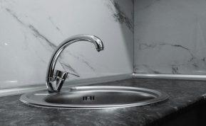 Paprasta gudrybė, kuris padės atkimšti kriauklę: tereikia vieno ingrediento, kurį tikrai rasite savo namuose