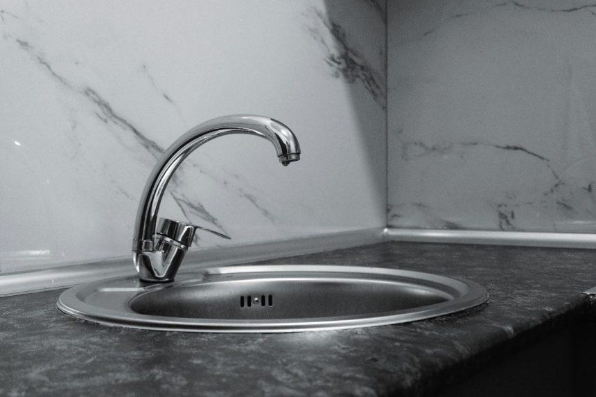 Paprasta gudrybė, kuris padės atkimšti kriauklę: tereikia vieno ingrediento, kurį tikrai rasite savo namuose