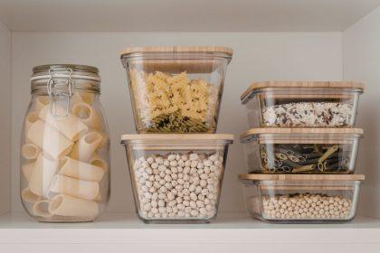 Pasigaminkite šį spintelių valymo mišinį ir kandys jų vengs!