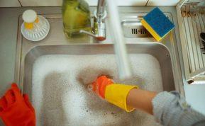 Pasiimkite tai iš vyro įrankių dėžės: užsikimšusi kriauklė ar vonia atsikimš per kelias minutes