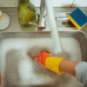 Pasiimkite tai iš vyro įrankių dėžės: užsikimšusi kriauklė ar vonia atsikimš per kelias minutes