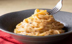 Per 15 minučių pagaminami makaronai su grietine ir šonine. Nepaprastai gardūs pietūs!
