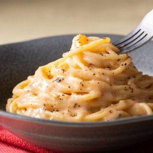 Per 15 minučių pagaminami makaronai su grietine ir šonine. Nepaprastai gardūs pietūs!