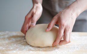 Pigi, paprasta ir puiki tešla visiems kepiniams. Jie bus minkšti ir purūs