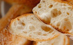 Pirktoje duonoje yra daug skylučių? Tai ženklas, kuris daug pasako apie jos gamybą