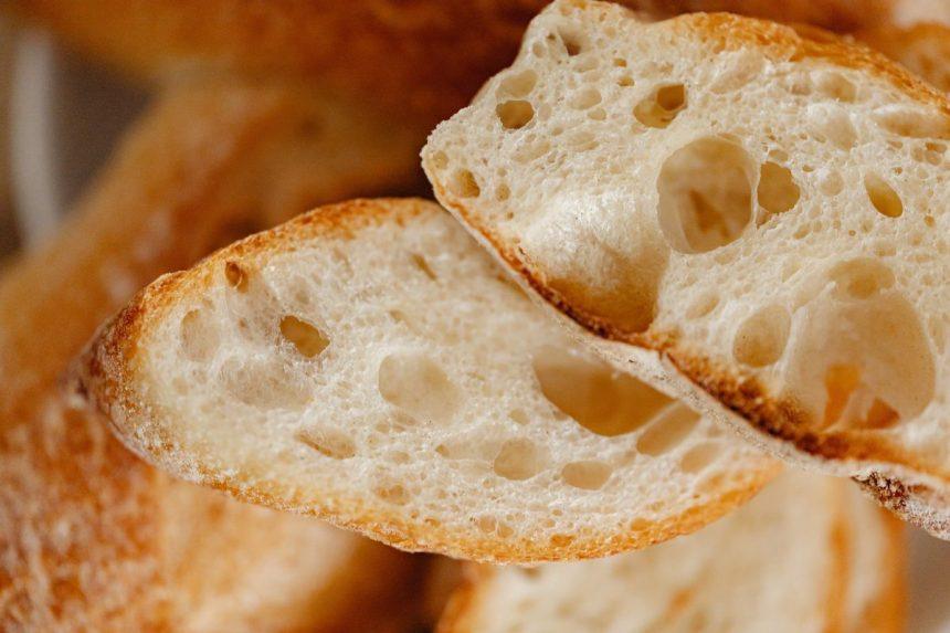 Pirktoje duonoje yra daug skylučių? Tai ženklas, kuris daug pasako apie jos gamybą