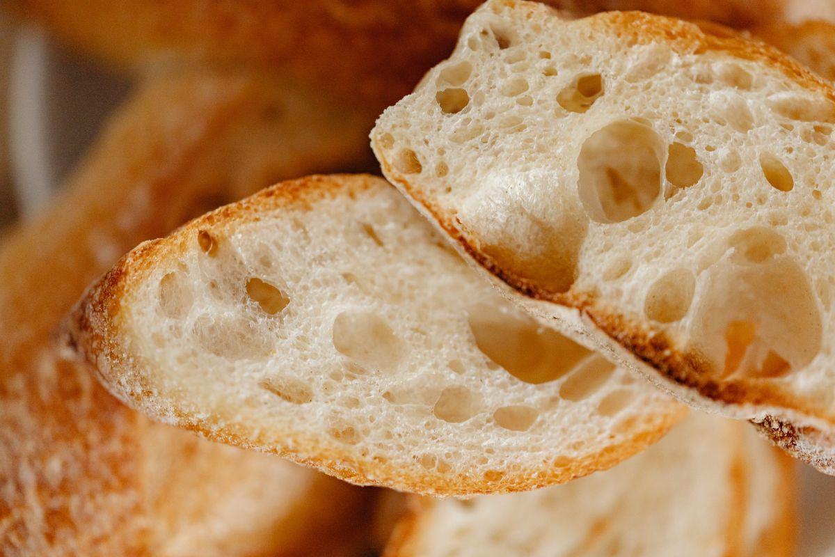 Pirktoje duonoje yra daug skylučių? Tai ženklas, kuris daug pasako apie jos gamybą