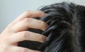 Plauni kasdien, o plaukai riebaluoti po kelių valandų? Šios klaidos gali viską sugadinti