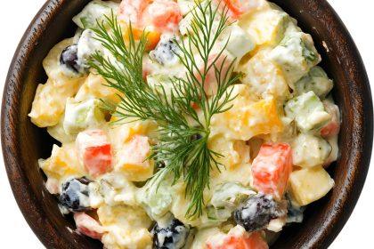 Prancūziškos salotos su ananasais. Gaivus receptas, kuris sužavės svečius per Kalėdas