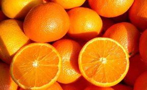 Prieš lupdami apelsinus visada juos įdėkite į mikrobangų krosnelę