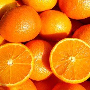 Prieš lupdami apelsinus visada juos įdėkite į mikrobangų krosnelę