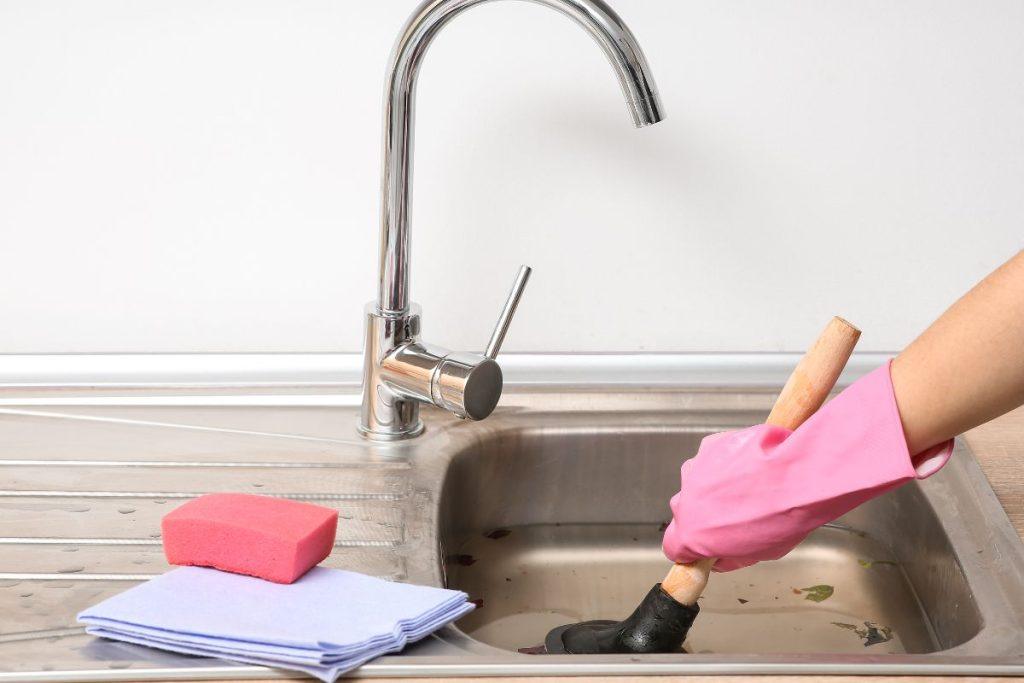 Produktai, kurių negalima pilti į kriauklę