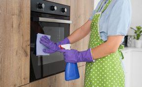 Puikus patarimas, kaip kruopščiai išvalyti orkaitę: ir orkaitė, ir stiklas blizgės kaip nauji!