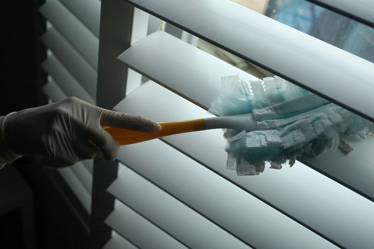Puikus patarimas, kuris padės atsikratyti dulkių: tiesiog suvilgykite šiuo mišiniu paprastą skudurėlį!