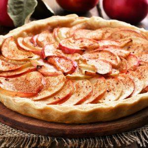 Pyragas su obuoliais ir marcipanu - puikus receptas šventei