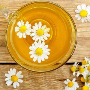 Ramunėlių arbata nuo streso: paprastas vakaro įprotis, galintis nuraminti kūną ir protą