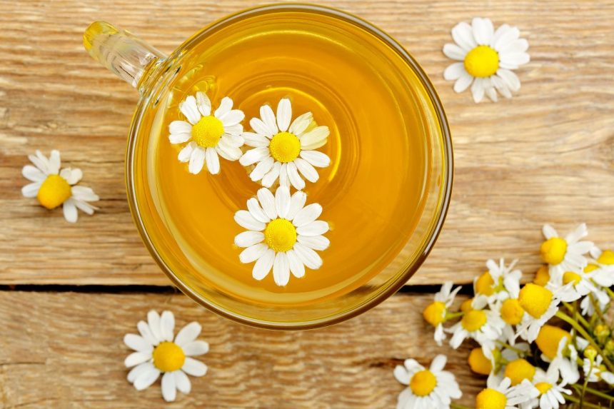 Ramunėlių arbata nuo streso: paprastas vakaro įprotis, galintis nuraminti kūną ir protą
