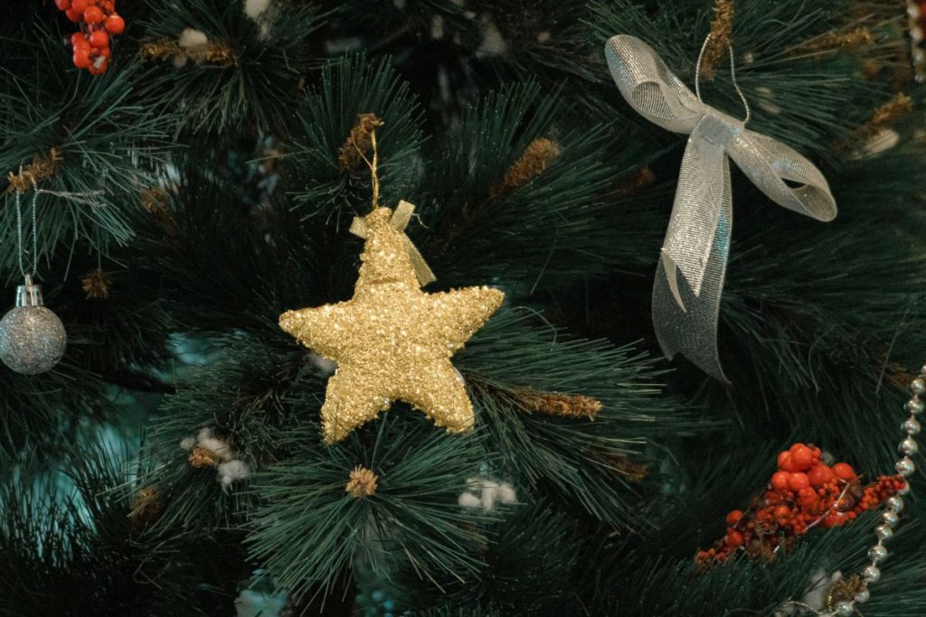 Raudona arba auksinė žvaigždė