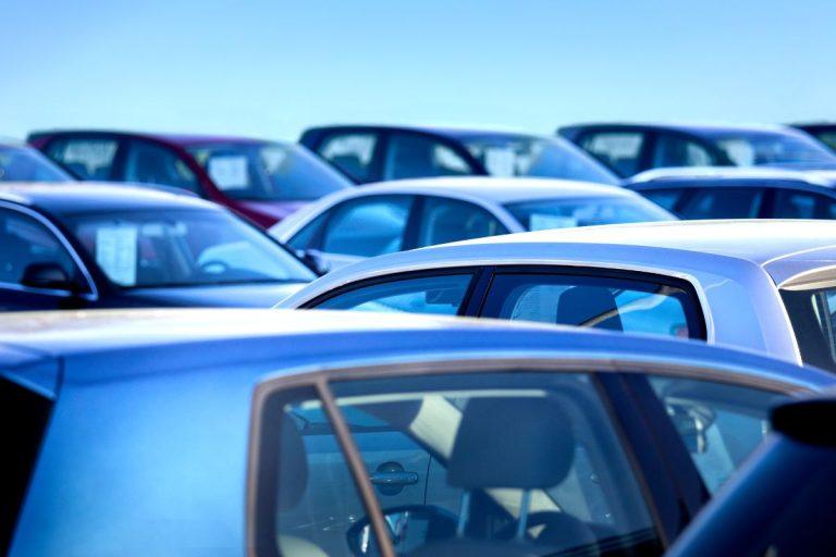 Remiantis TÜV 2025 apklausomis šie 8-9 metų senumo automobiliai yra patys blogiausi. Kodėl 8-9 metų senumo modeliai nuvilia