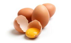 Ryškiai oranžinis ar visiškai blyškus? Viena trynio spalva yra saugi jūsų sveikatai