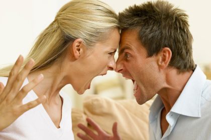 Santykių problemos tyliai griauna gyvenimą: psichologė atskleidė, kaip jos veikia darbą, sveikatą ir sėkmę