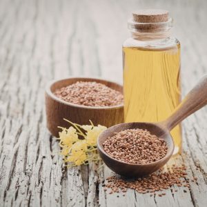 Šaukštas ryte vietoje kavos? Šis įprotis valo žarnyną ir leidžia pasijusti lengvesniems jau po kelių dienų