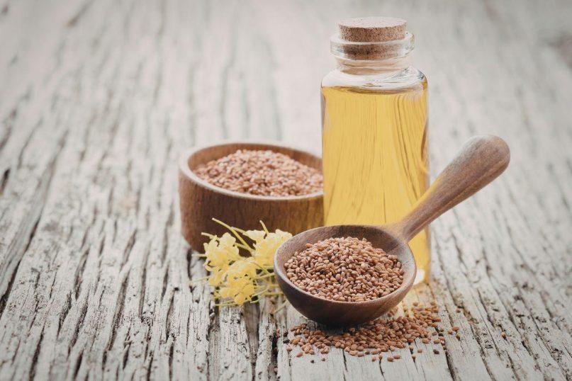 Šaukštas ryte vietoje kavos? Šis įprotis valo žarnyną ir leidžia pasijusti lengvesniems jau po kelių dienų