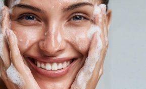 Sausa oda žiemą: paprasti įpročiai, kurie padės išvengti tempimo ir šerpetojimo