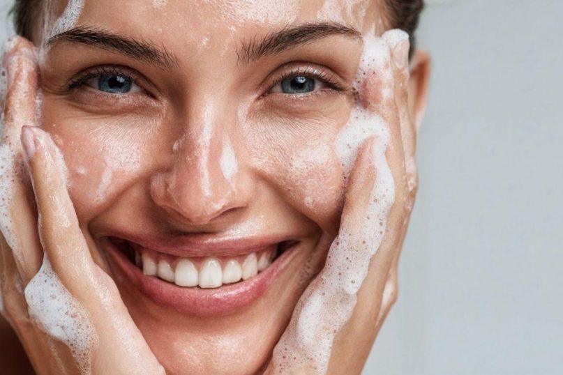 Sausa oda žiemą: paprasti įpročiai, kurie padės išvengti tempimo ir šerpetojimo