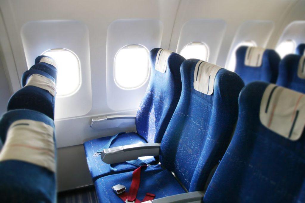 Sėdite lėktuve po šiuo ženklu? Verčiau pasisaugokite. Kitos populiariausios vietos lėktuve