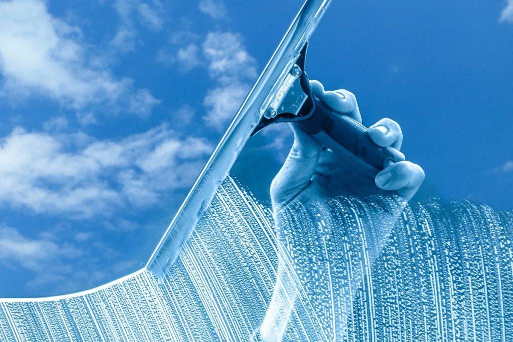 Šį ingredientą dedu į vandenį. Vieną kartą išplauti langai būna švarūs visą žiemą. Natūralūs ingredientai krištolo švarumo stiklui