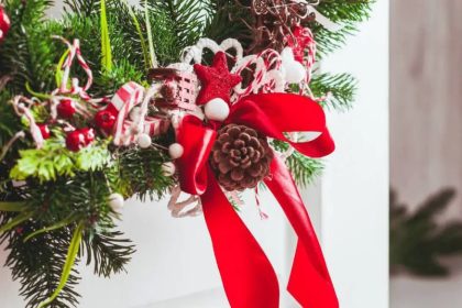 Ši juostelė Kalėdų eglutę paverčia nuostabia: dekoratoriai atskleidė triuką, apie kurį tyli IKEA