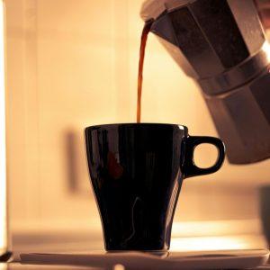 Ši paprasta gudrybė padės išplauti kavinuką vos per kelias sekundes!