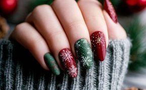 Ši spalva nuostabus pasirinkimas šventiniam manikiūrui: populiari tarp įvairaus amžiaus moterų