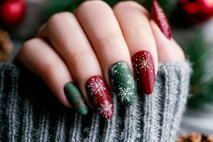 Ši spalva nuostabus pasirinkimas šventiniam manikiūrui: populiari tarp įvairaus amžiaus moterų