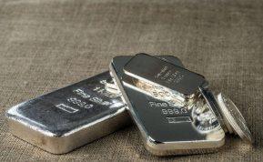 Sidabras brangsta žaibo greičiu ir rinka, panašu, artimiausiu metu neketina sustoti