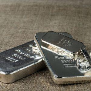 Sidabras brangsta žaibo greičiu ir rinka, panašu, artimiausiu metu neketina sustoti