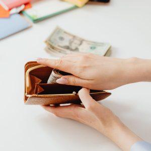 Šie daiktai piniginėje atbaido pinigus: patikrinkite, ar jų neturite