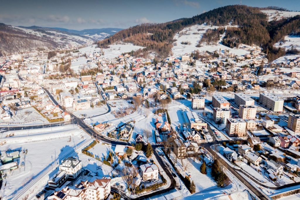 Šis Lenkijos regionas - puki vieta žiemos atostogoms su šeima: kalnų kurortas, kuriame jausitės kaip namuose. Kelionės kryptis visai šeimai
