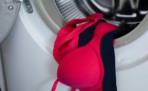 Šis paprastas triukas apsaugos jūsų apatinius: kaip skalbti juos skalbimo mašinoje be žalos