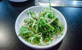 Šis žalumynas - tikra vitaminų bomba, kurią nepelnytai nuvertiname. Būtinai pagardinkite savo šventinius patiekalus!