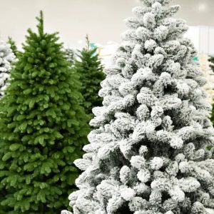 Šita eglutės puošimo klaida gadina Kalėdas: štai kaip blizgučius kabinti kaip tikram profiui