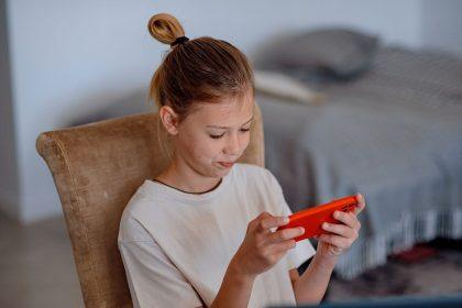 Socialiniai tinklai tyliai silpnina vaikų dėmesio koncentraciją: mokslininkai atskleidė stulbinančius rezultatus